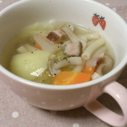 マカロニたっぷり満足スープにしてみました！野菜も色々入ってて美味しかったです♡